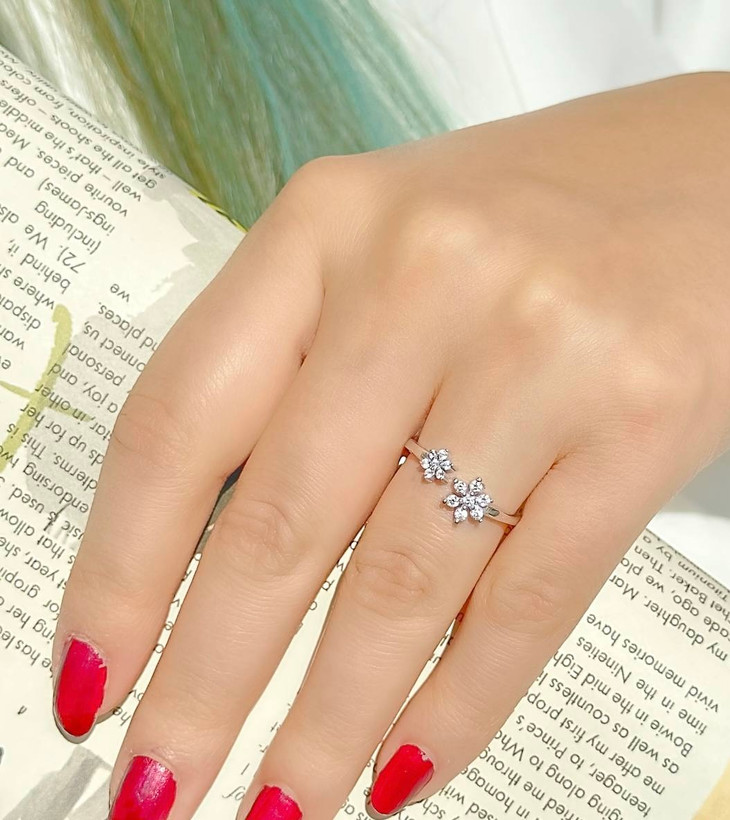 انگشتر جواهری نقره زنانه کد 10378