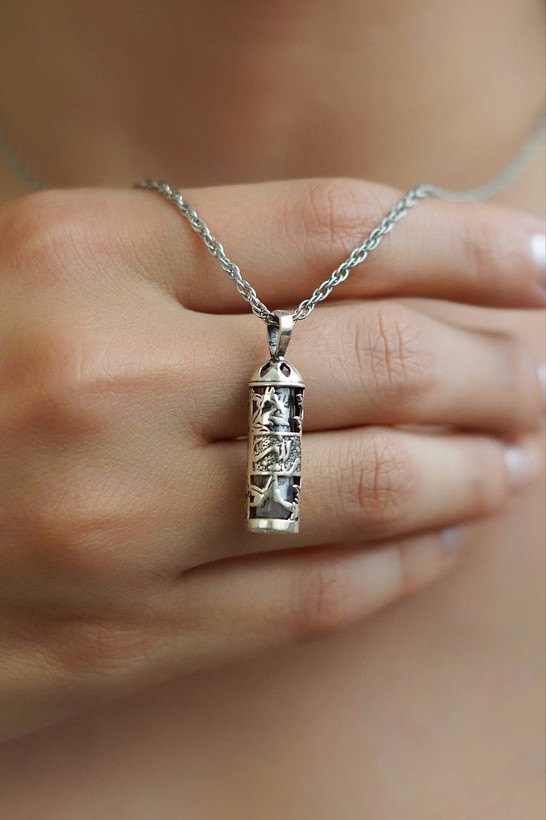 گردنبند جا حرز استوانه ای با حرز امام جواد نقره کد 20483