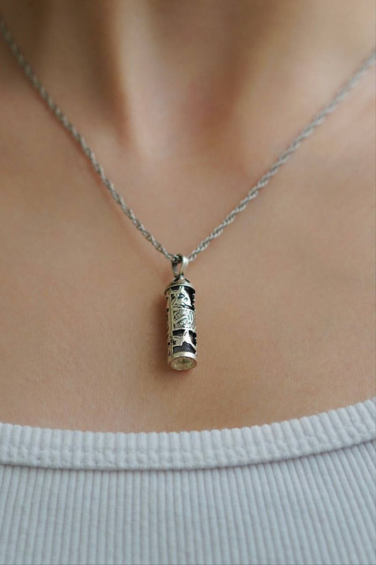 گردنبند جا حرز استوانه ای با حرز امام جواد نقره کد 20483