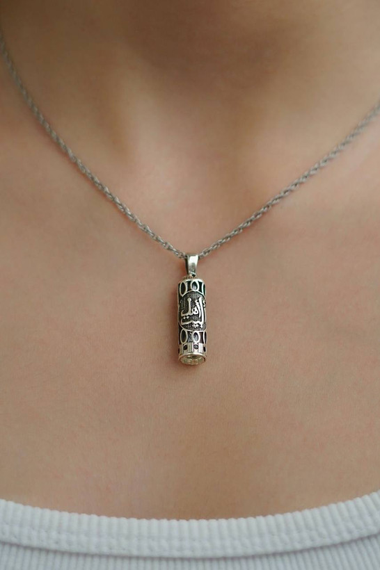 گردنبند جا حرز استوانه ای با حرز امام جواد نقره کد 20485