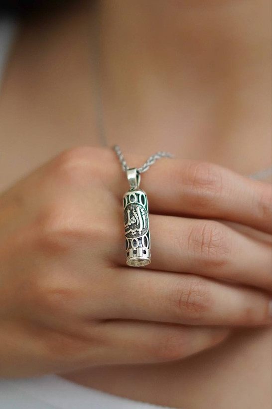 گردنبند جا حرز استوانه ای با حرز امام جواد نقره کد 20485