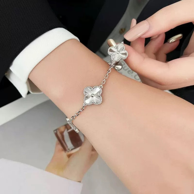 دستبند وارداتی ونکلیف ۵ گل نقره زنانه کد 30680
