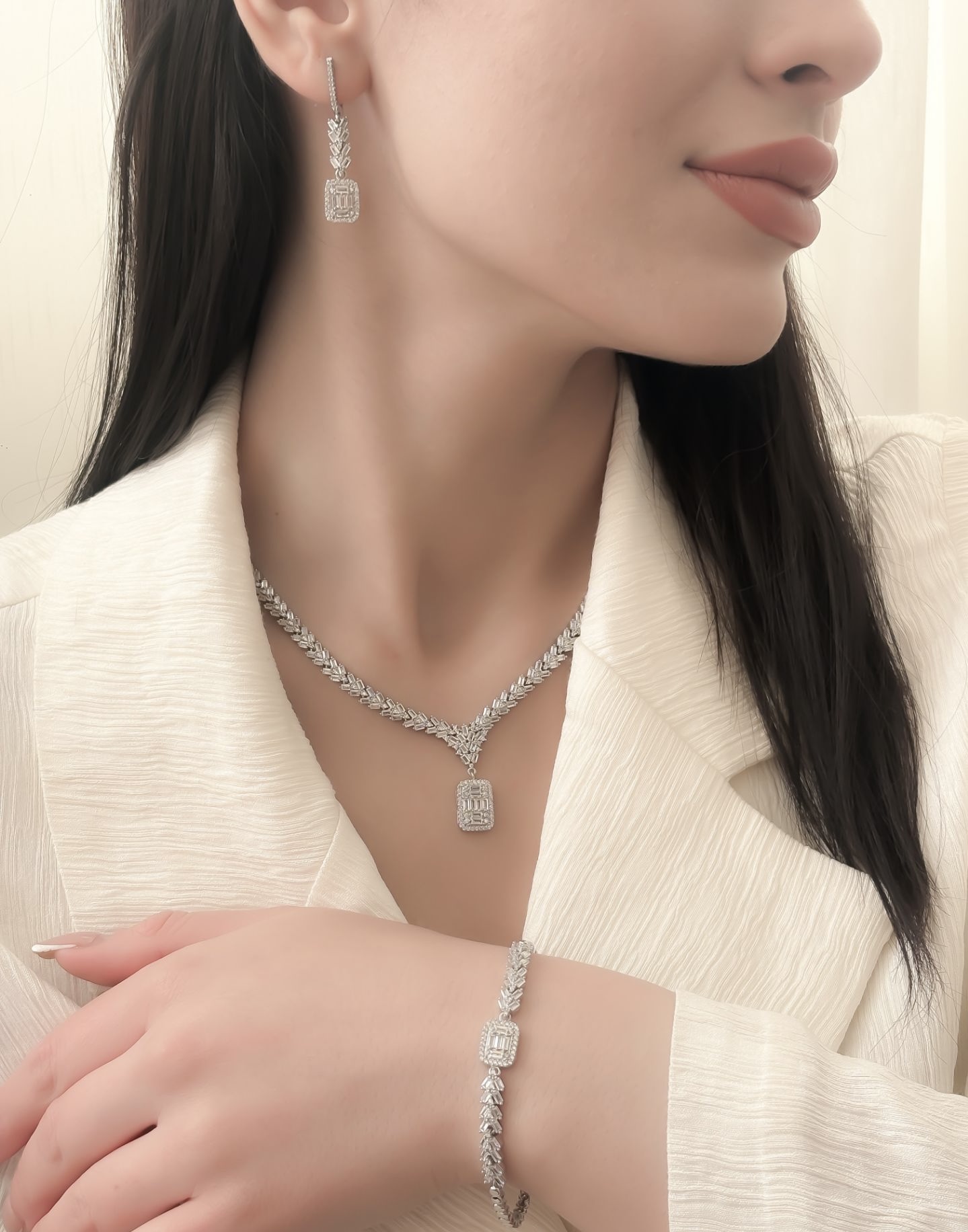 سرویس نقره مجلل امرالدکات جواهری زنانه کد 60857